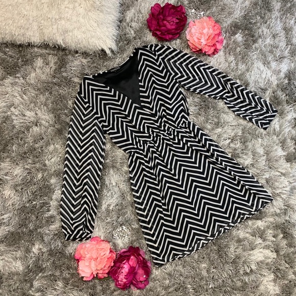 Express Dresses & Skirts - Express Zig Zag Stripes Dress Women size XS